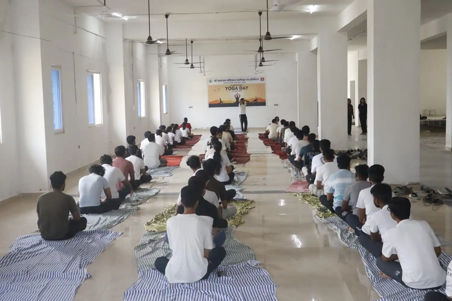 Gallery yoga-day-41